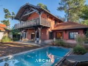 Maison avec piscine et jardin