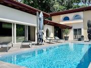 Maison avec piscine et jardin