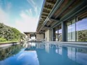 Maison avec piscine et jardin