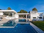 Maison avec piscine et jardin