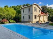 Maison avec piscine et jardin