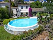 Maison avec piscine et jardin