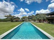 Maison avec piscine et jardin