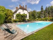 Maison avec piscine et jardin