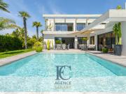 Maison avec piscine et jardin