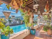 Maison avec piscine et jardin