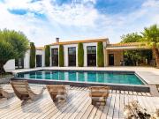 Maison avec piscine et jardin