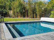 Maison avec piscine et jardin