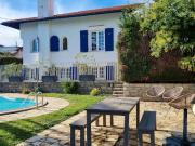 Maison avec piscine et jardin