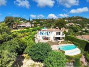 Maison avec piscine et jardin