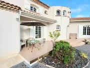 Maison avec piscine et jardin