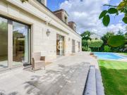 Maison avec piscine et jardin