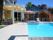 Maison avec piscine et jardin