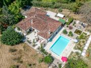 Maison avec piscine et jardin