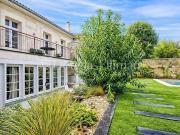 Maison avec piscine et jardin