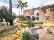 Maison avec piscine et jardin