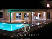 Maison avec piscine et jardin