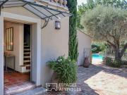 Maison avec piscine et jardin