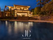 Maison avec piscine et jardin