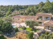 Maison avec piscine et jardin