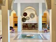 Maison avec piscine et jardin