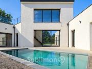 Maison avec piscine et jardin