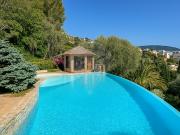 Maison avec piscine et jardin