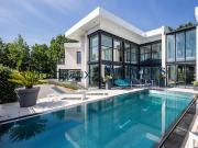 Maison avec piscine et jardin