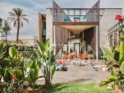 Maison avec piscine et jardin