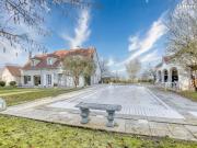 Maison avec piscine et jardin