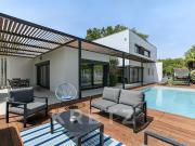 Maison avec piscine et jardin