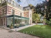 Maison avec piscine et jardin