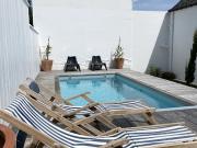 Maison avec piscine et jardin