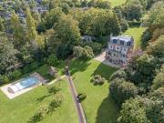 Maison avec piscine et jardin
