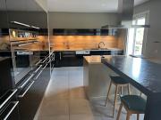 Maison avec piscine et jardin