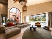 Maison avec piscine et jardin