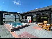Maison avec piscine et jardin