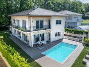 Maison avec piscine et jardin