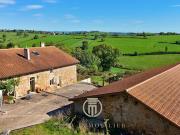 Maison avec piscine et jardin