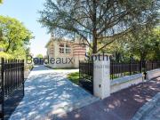 Maison avec piscine et jardin