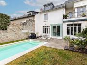 Maison avec piscine et jardin