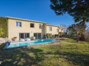 Maison avec piscine et jardin
