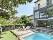 Maison avec piscine et jardin