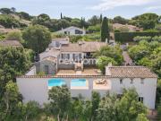 Maison avec piscine et jardin