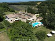 Maison avec piscine et jardin
