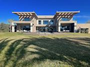 Maison avec piscine et jardin