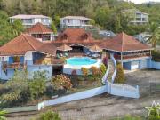 Maison avec piscine et jardin