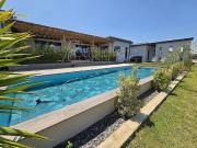 Maison avec piscine et jardin