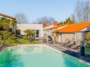 Maison avec piscine et jardin