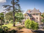 Maison avec piscine et jardin
